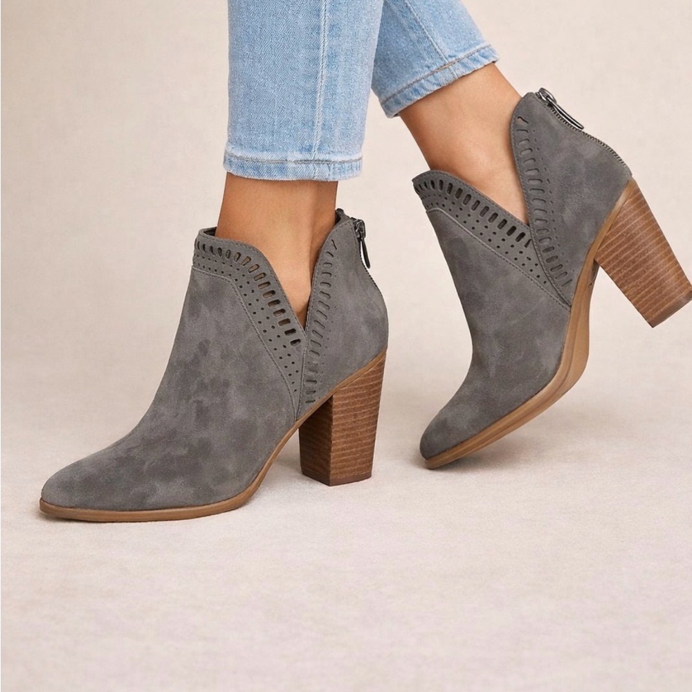 Vince Camuto Women Size 7.5 Fileana Grey Suede Ankle Booties Heeled Boots V-Cut